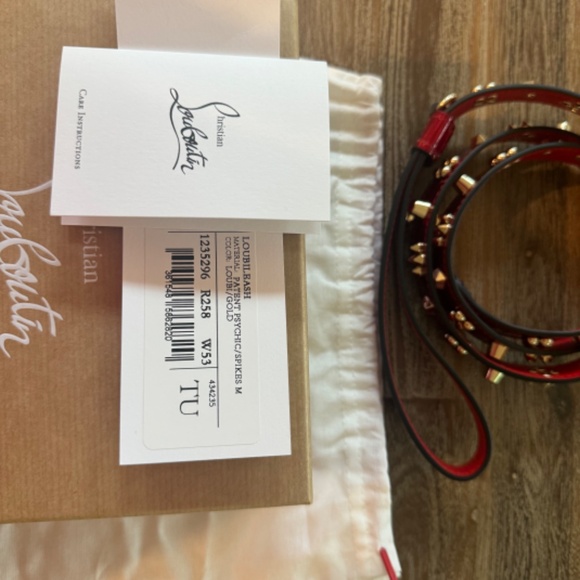 Louboutin PATENT LEATHER DOG LEASH, SIZE M, red/gold length 47". - Picture 6 of 7